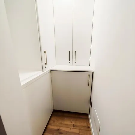Cozy Corner Apartment *
